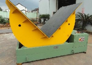 electrical injection mold flipper and tipper