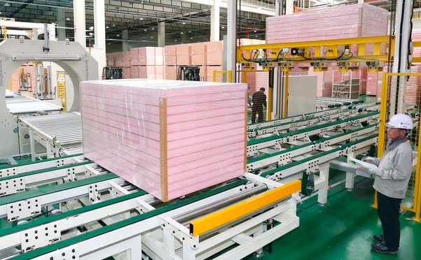 horizontal-orbital-stretch-wrapper-for-packing-bundles-of-insulation-panel-and-boards-min