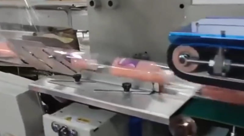 pillow-type shrink packaging machine